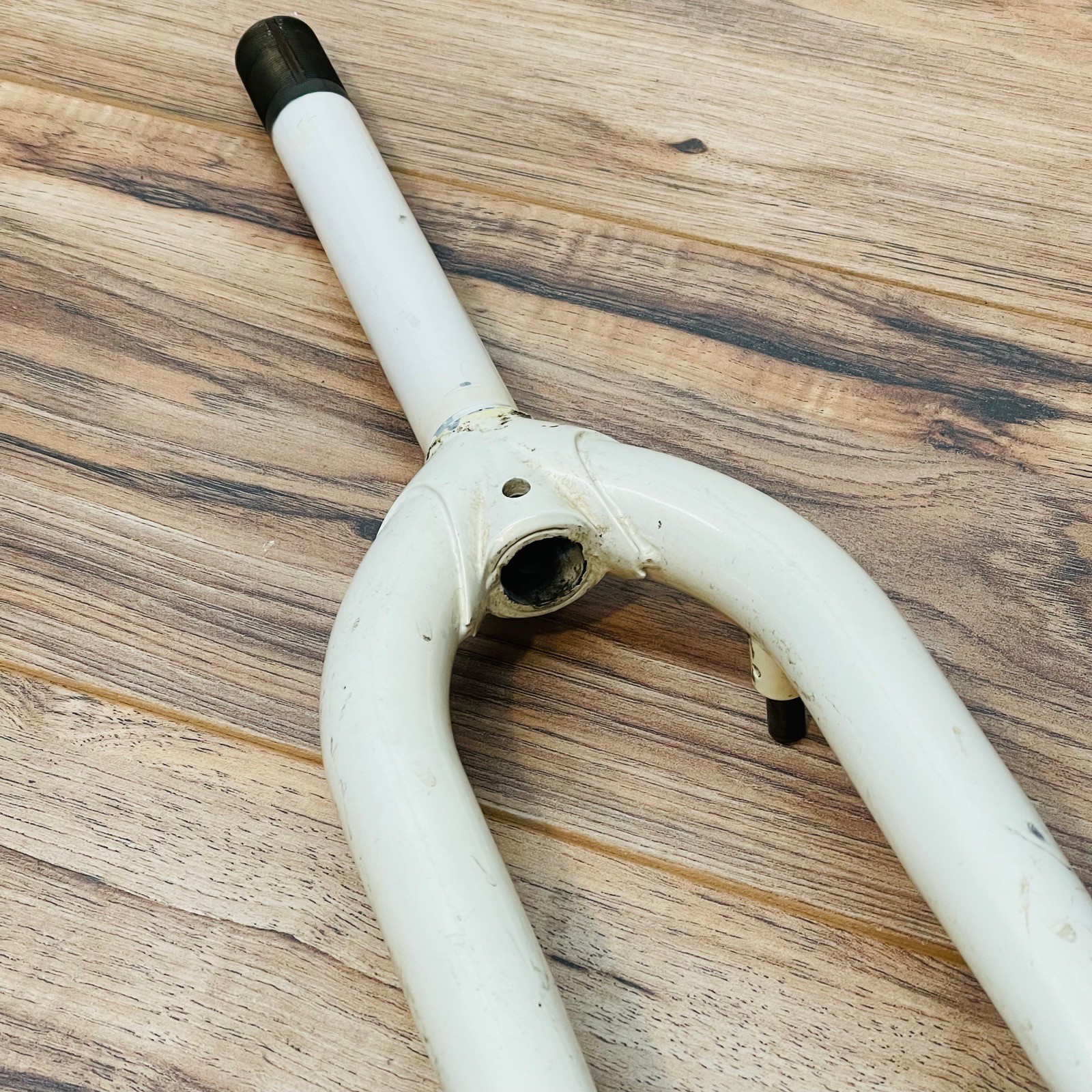 Vintage ROLLER CAM BRAKE MOUNT MTB Fork 1-Inch Threaded 193 Steerer White