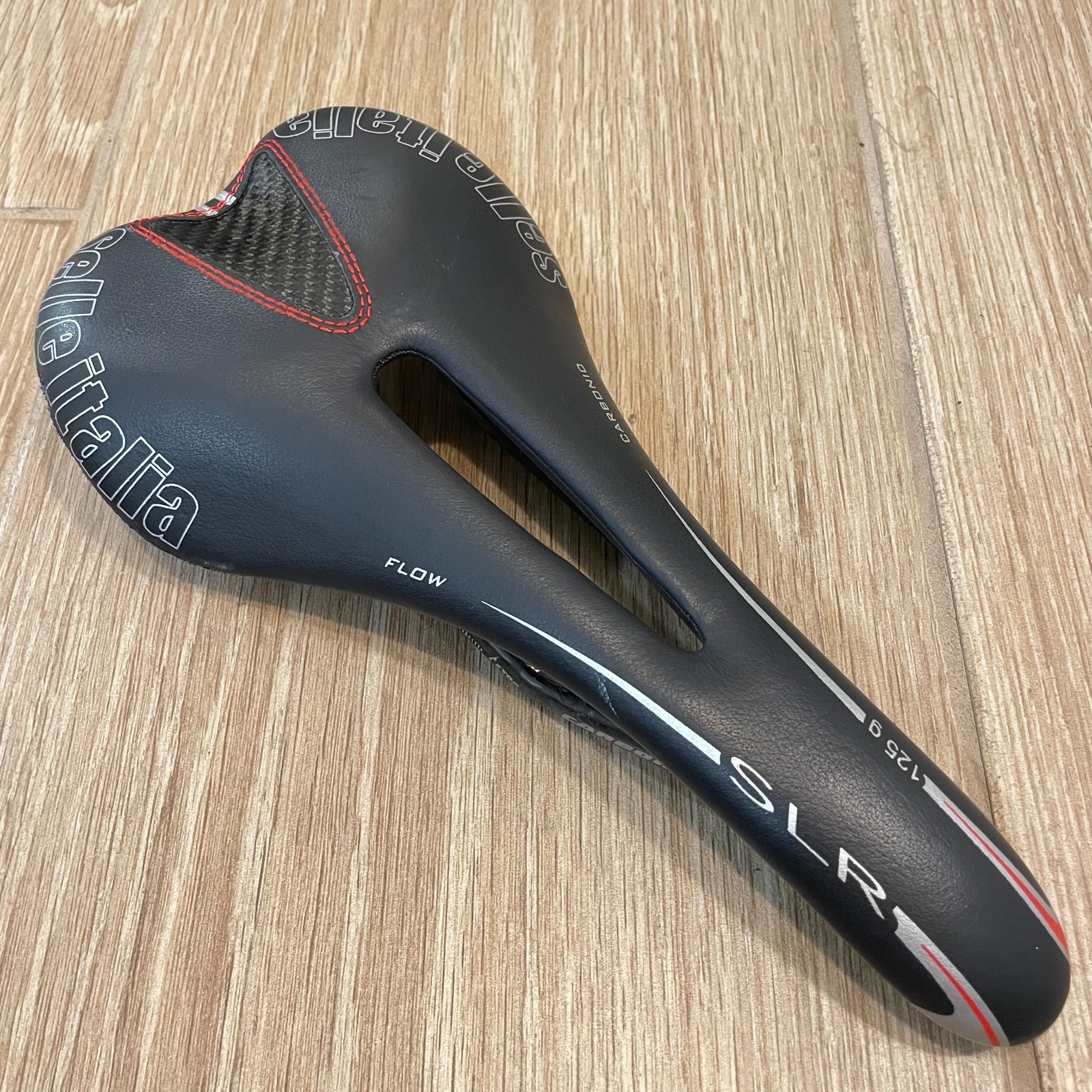Selle Italia SLR Kit Carbonio Flow Carbon Saddle Black 135mm Carbon Rails 125g