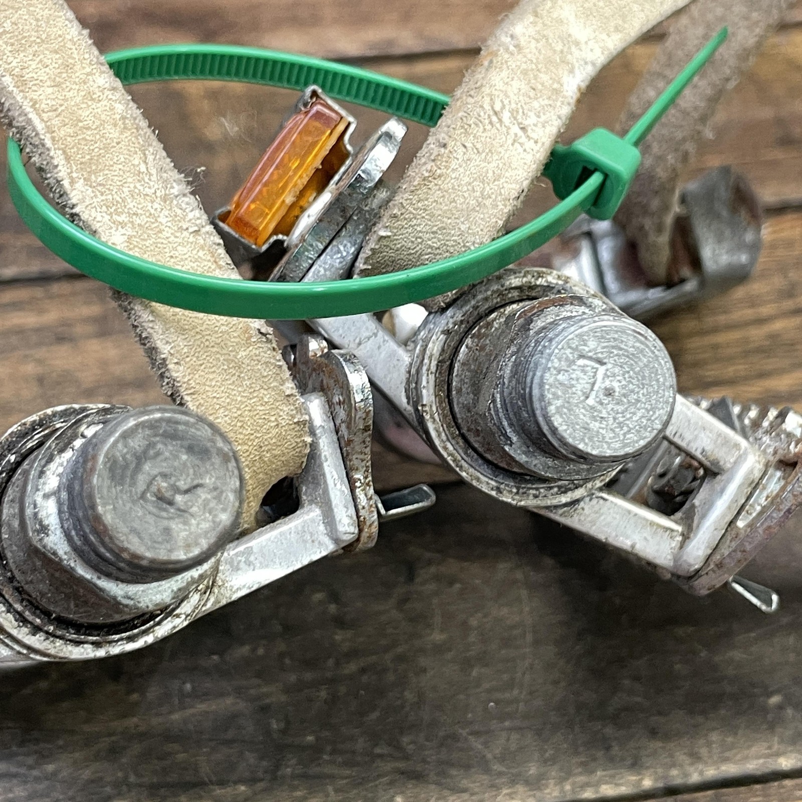Vintage Atom 700 Quill Bike Pedals Toe Clips Leather Straps Silver Road 70s 80s