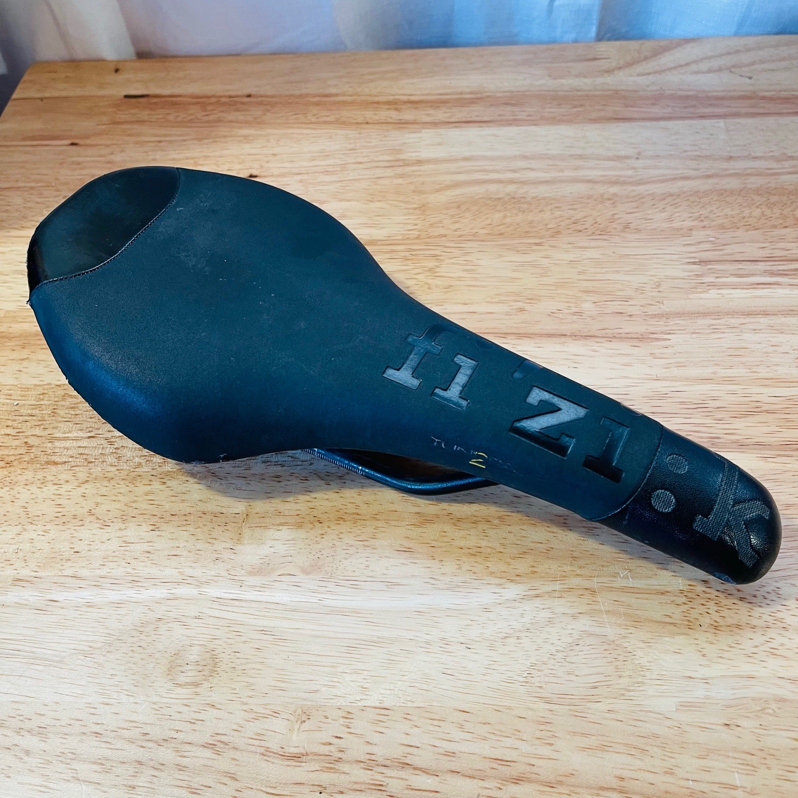 Fizik Tundra 2 Saddle Manganese Rails Black