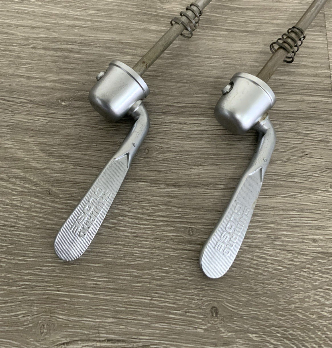 SHIMANO 105 QUICK RELEASE SKEWER SET 100-126-130 MM SPACING STEEL 166 GRAMS