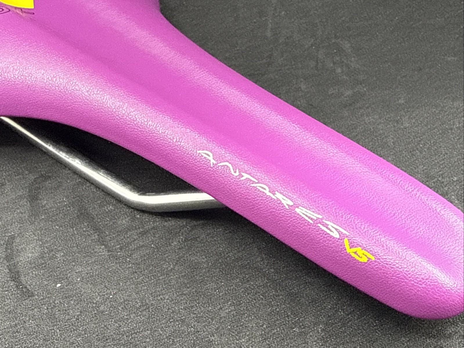 fi:zi’k Antares VS TEST Purple 142mm K:ium Rail Saddle EXCELLENT USED