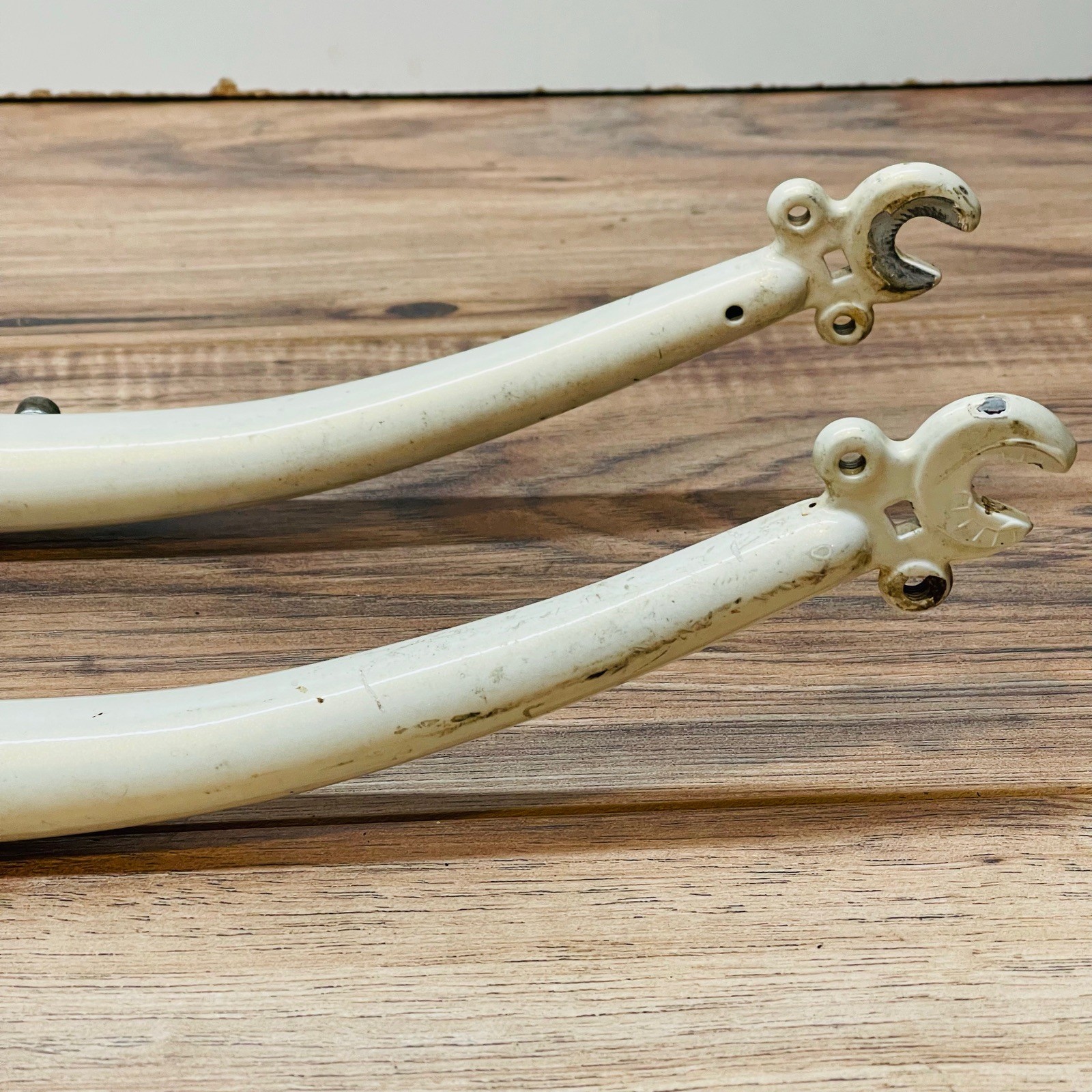 Vintage ROLLER CAM BRAKE MOUNT MTB Fork 1-Inch Threaded 193 Steerer White