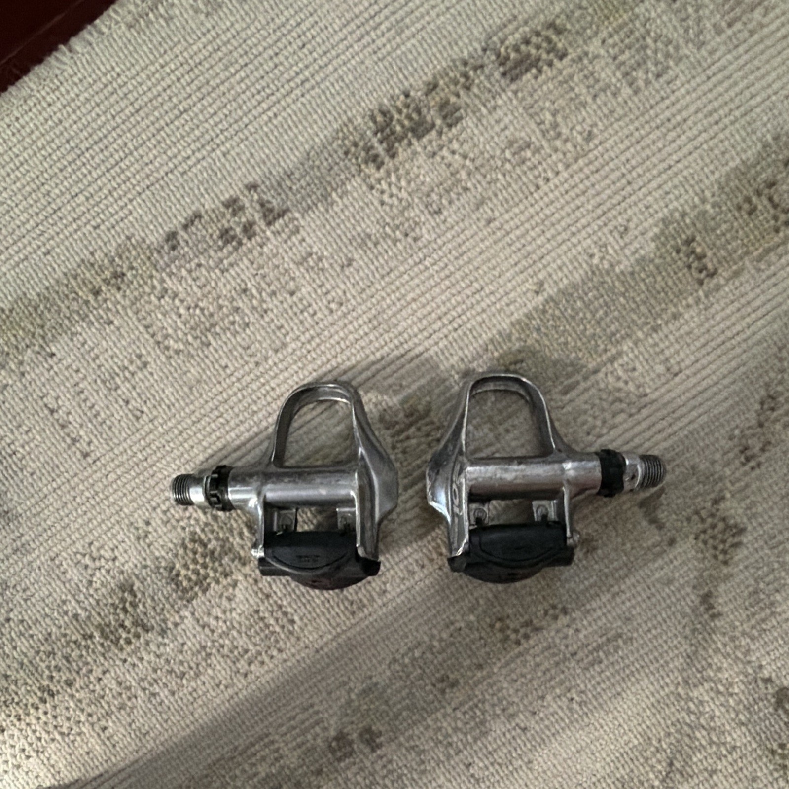 Shimano 105 Clipless Road Pedals Silver/Black 9/16in Aluminum Pair