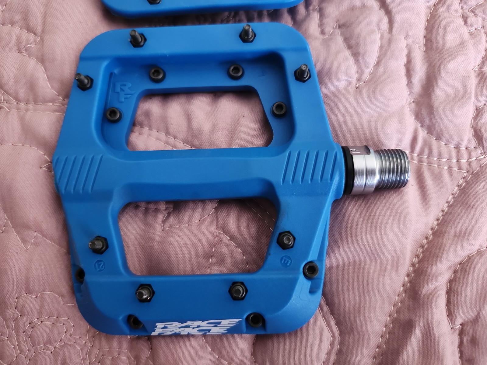 RACE FACE – CHESTER PLATFORM MOUNTAIN BIKE PEDALS – 9/16″ – TEAL