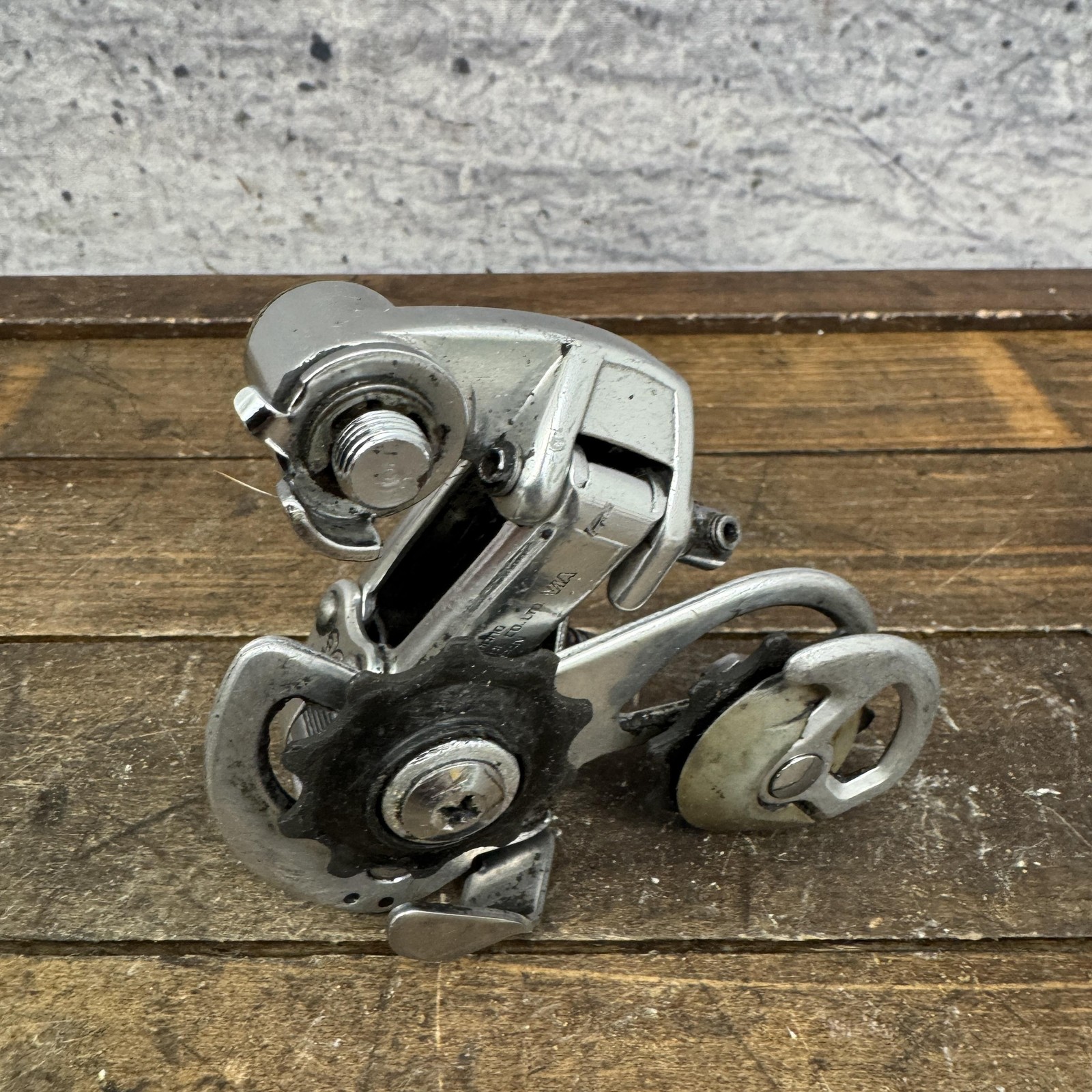 Vintage Shimano 600 Arabesque Rear Derailleur Short Cage Bolt-On Road Bike