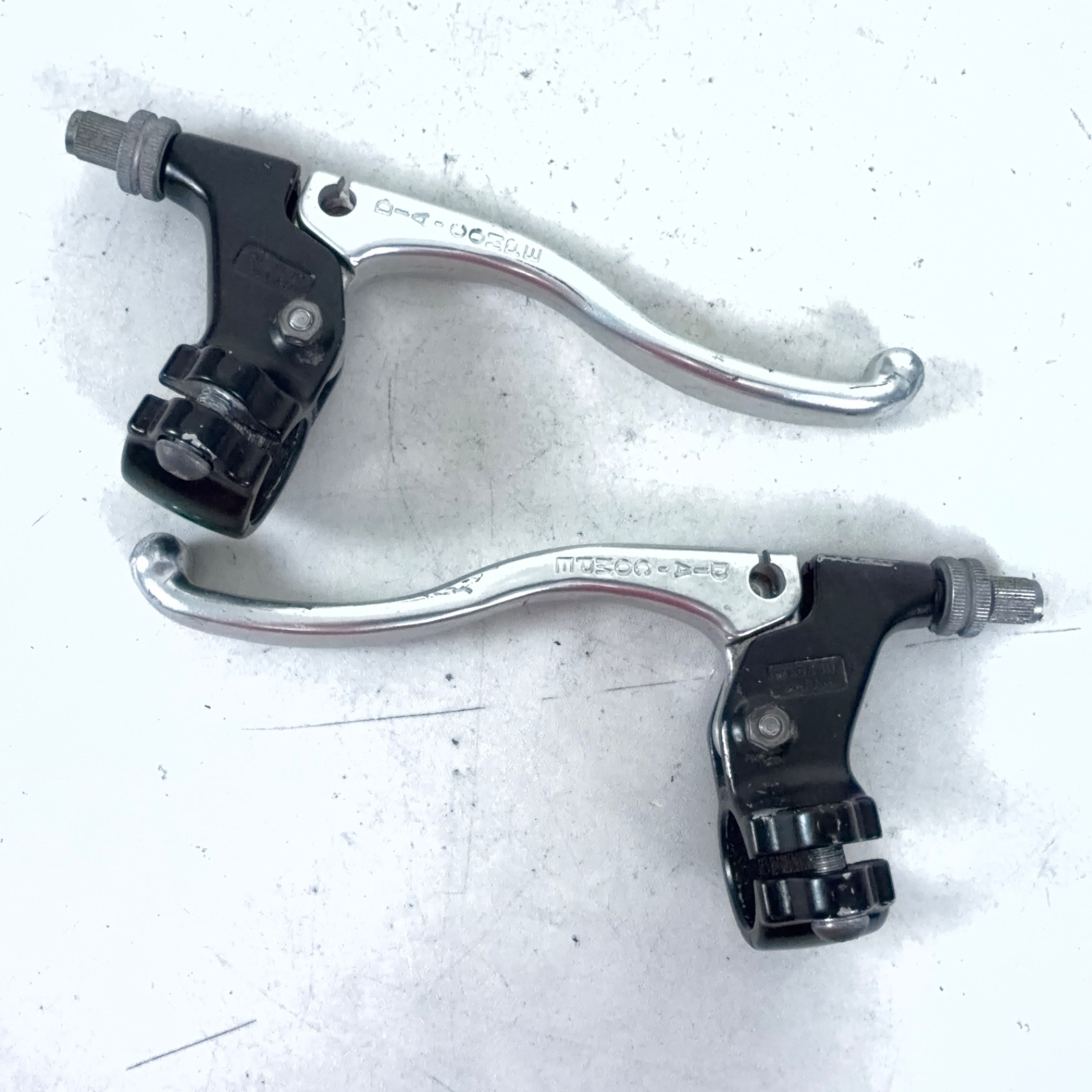 Vintage 1984 Dia-Compe 4 finger Metal Brake Lever Set L/R Made in Japan Ø22.2