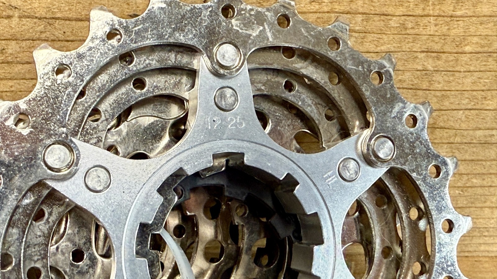 Shimano 105 10-speed CS-5700 12-25t Cassette