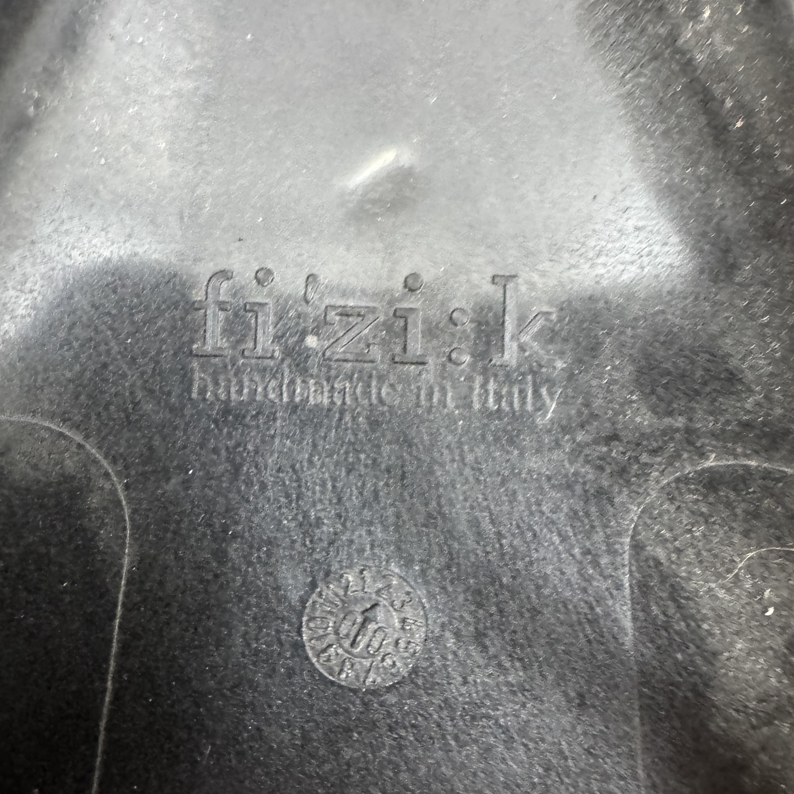 Fi’zi:k Pony Seat Titanium Saddle Blue Yellow White 142mm Italy MTB Freeride