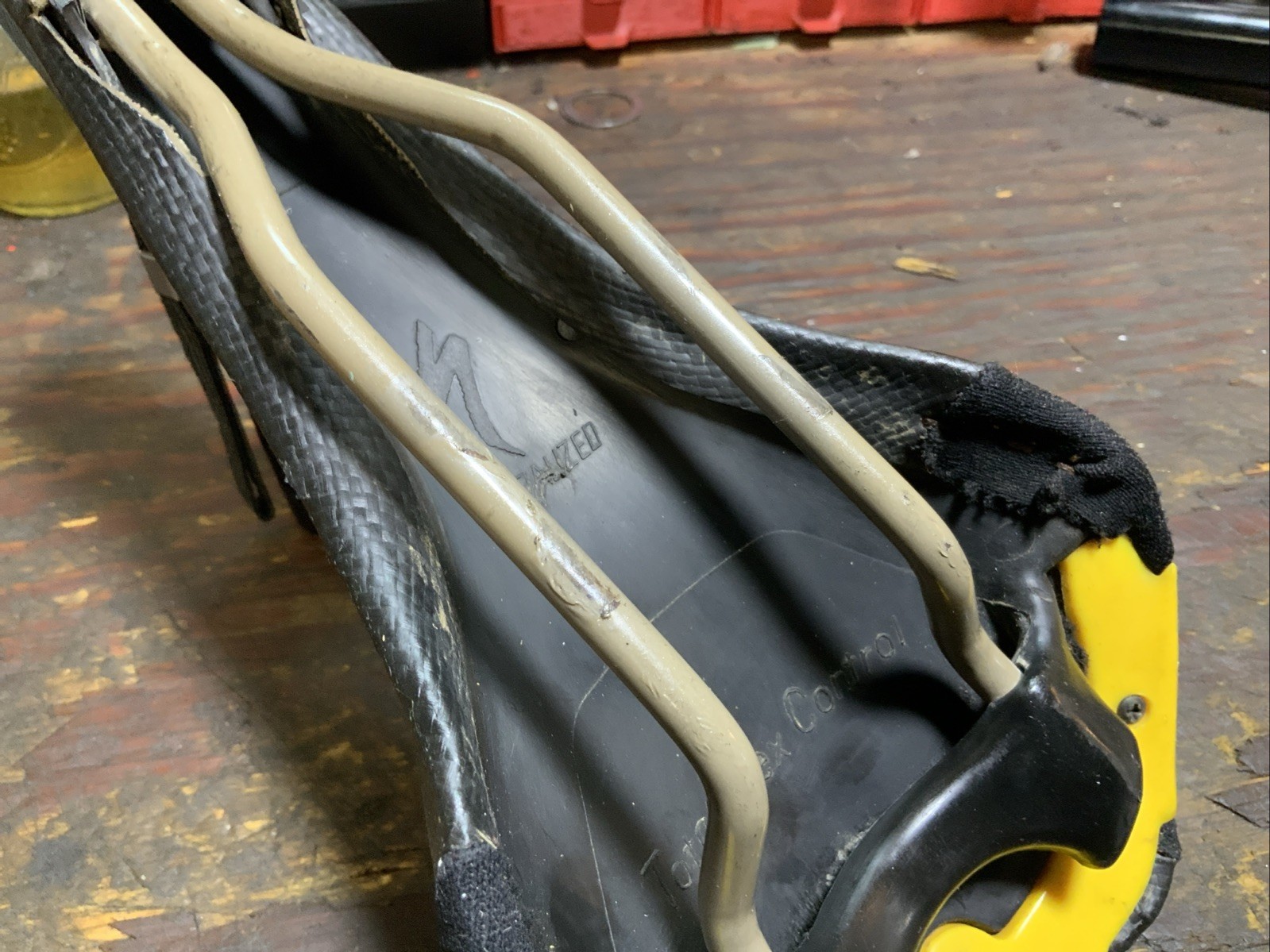 Specialized ProLong Revolution Saddle Black Synthetic Manganese Rails