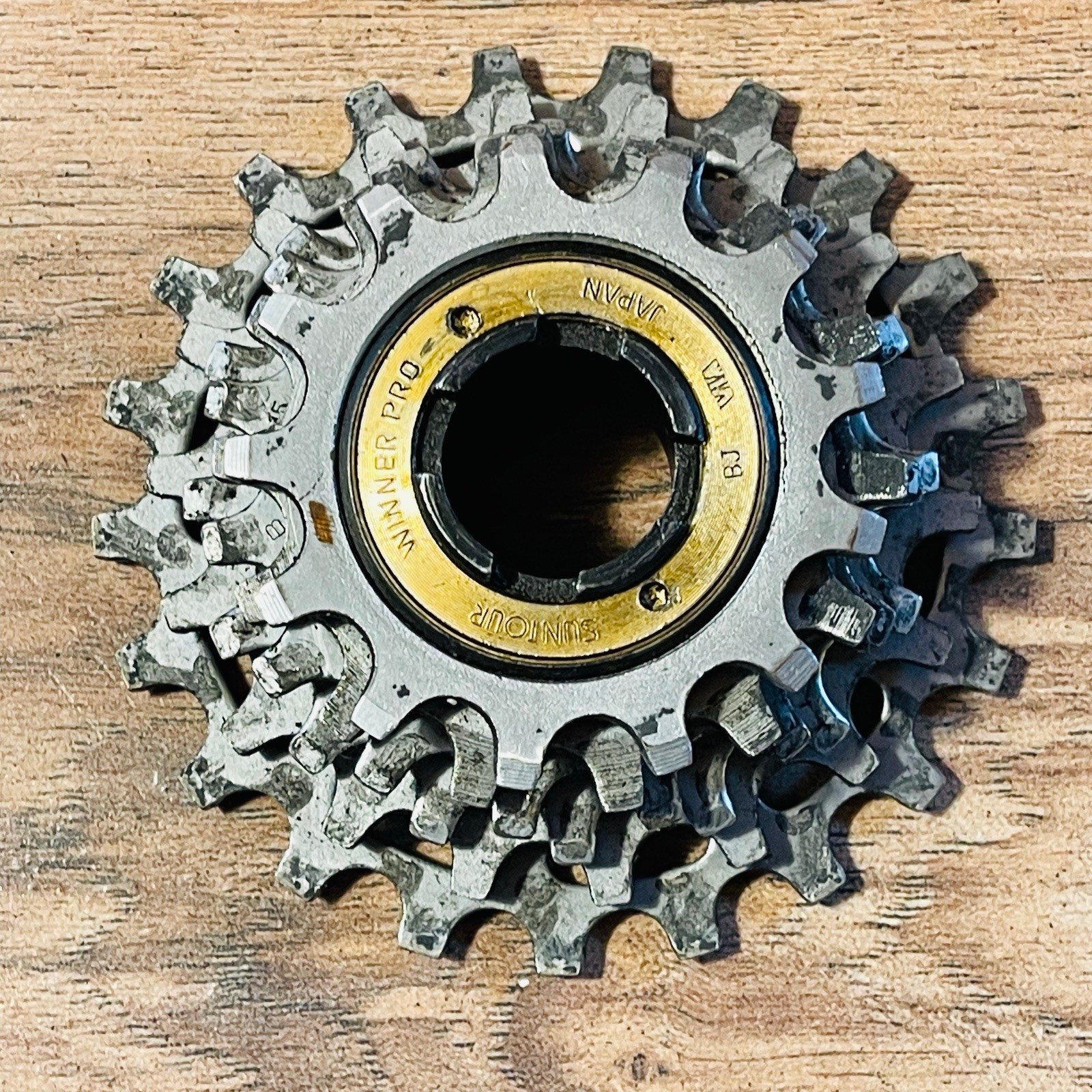 Suntour Winner Pro 6 Speed Freewheel English Thread 13-21