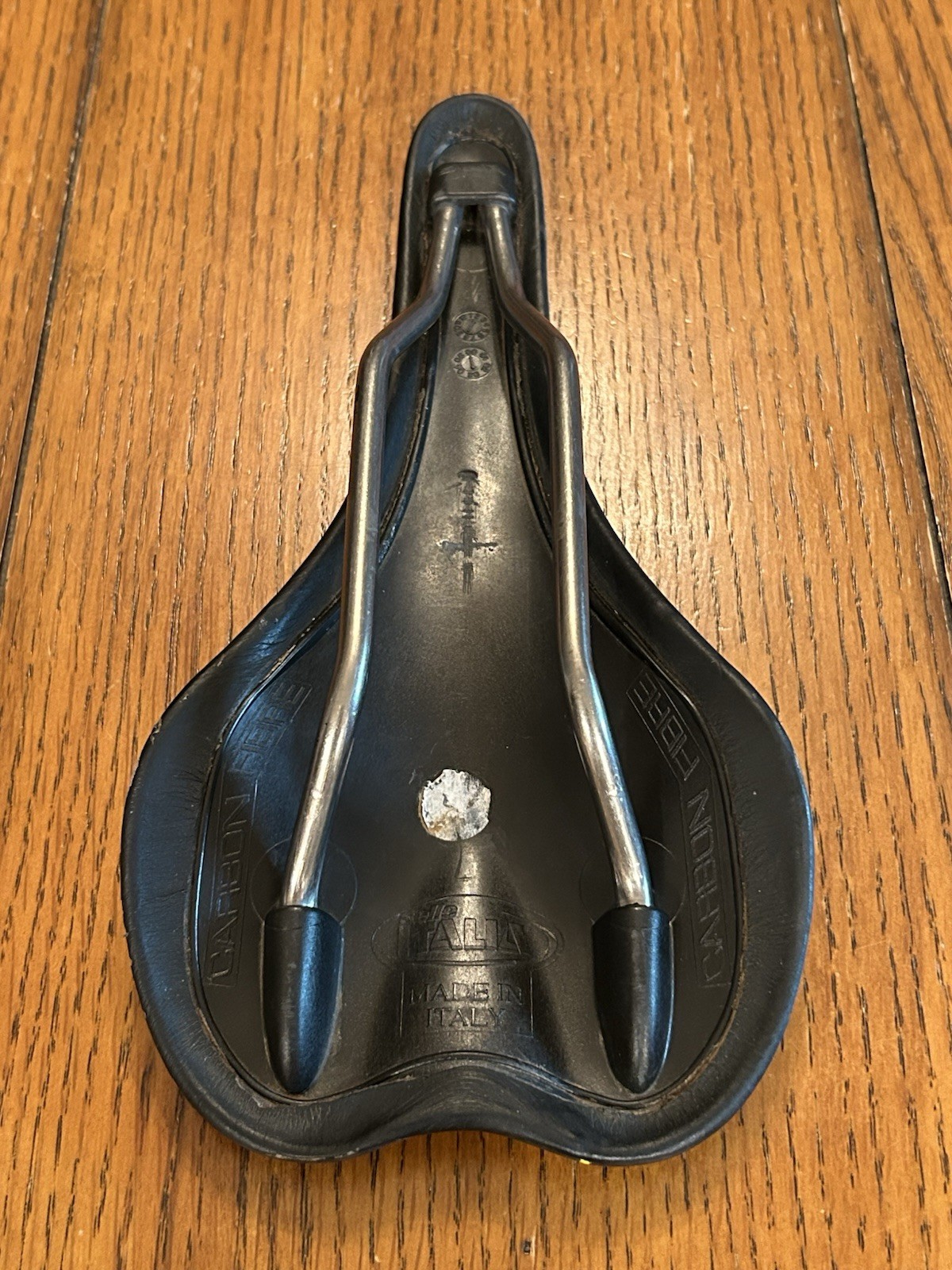 Selle Italia SLR Carbon Fiber – Leather Saddle w/ Titanium Rails – 135g – Italy