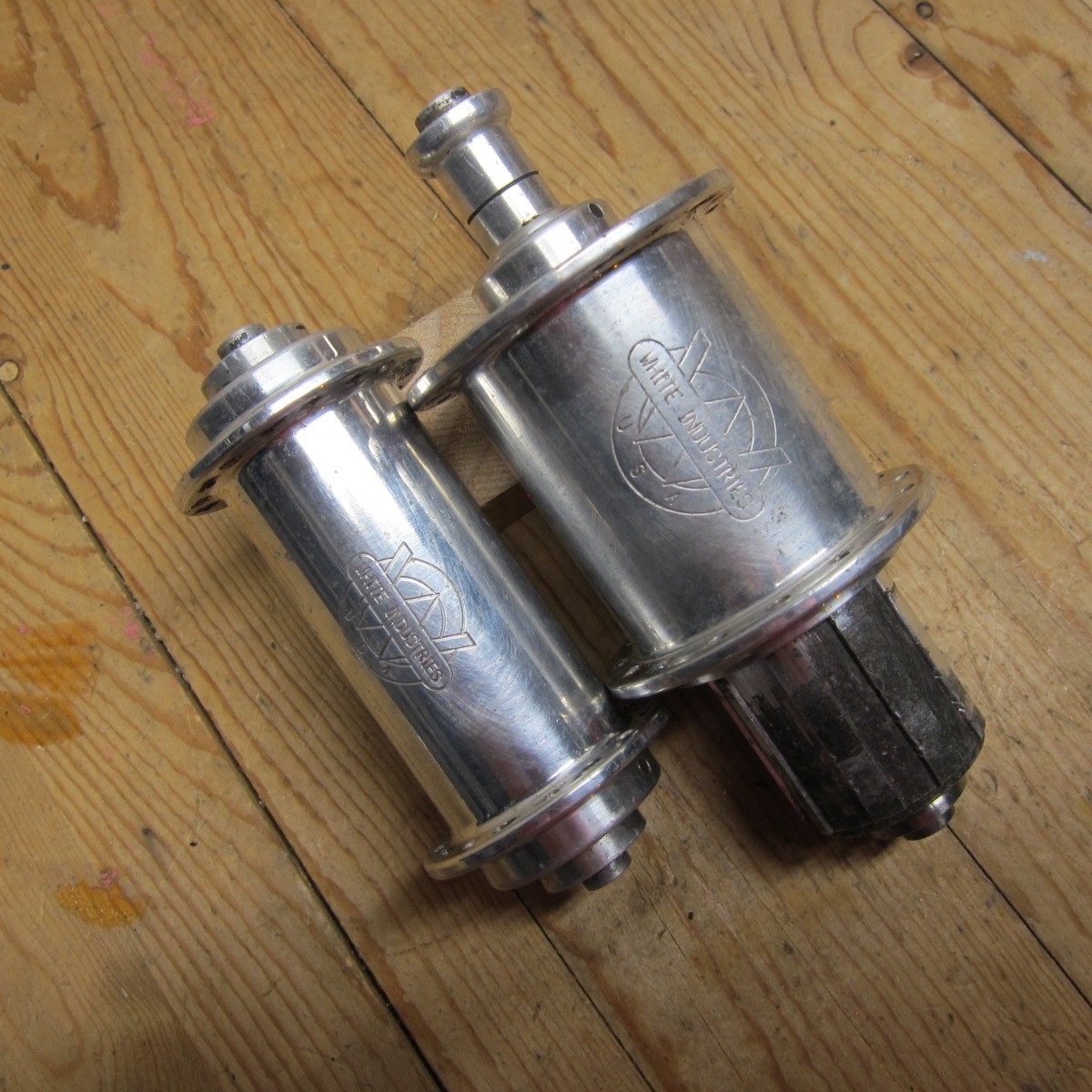 White Industries Tracker Hubs 100/135mm QR 32H Rim Brake HG 8/9/10 Vintage