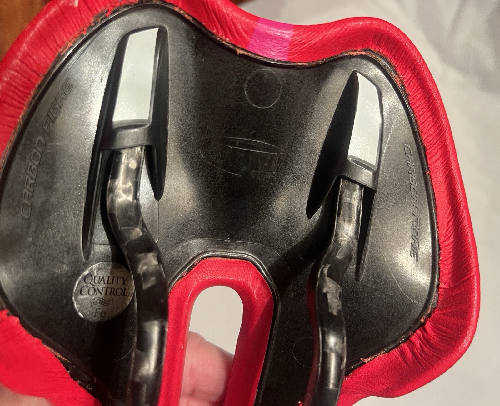 Selle Italia SLR Kit Carbonio Flow TEST Saddle Red Carbon 126g 275mm x 135mm