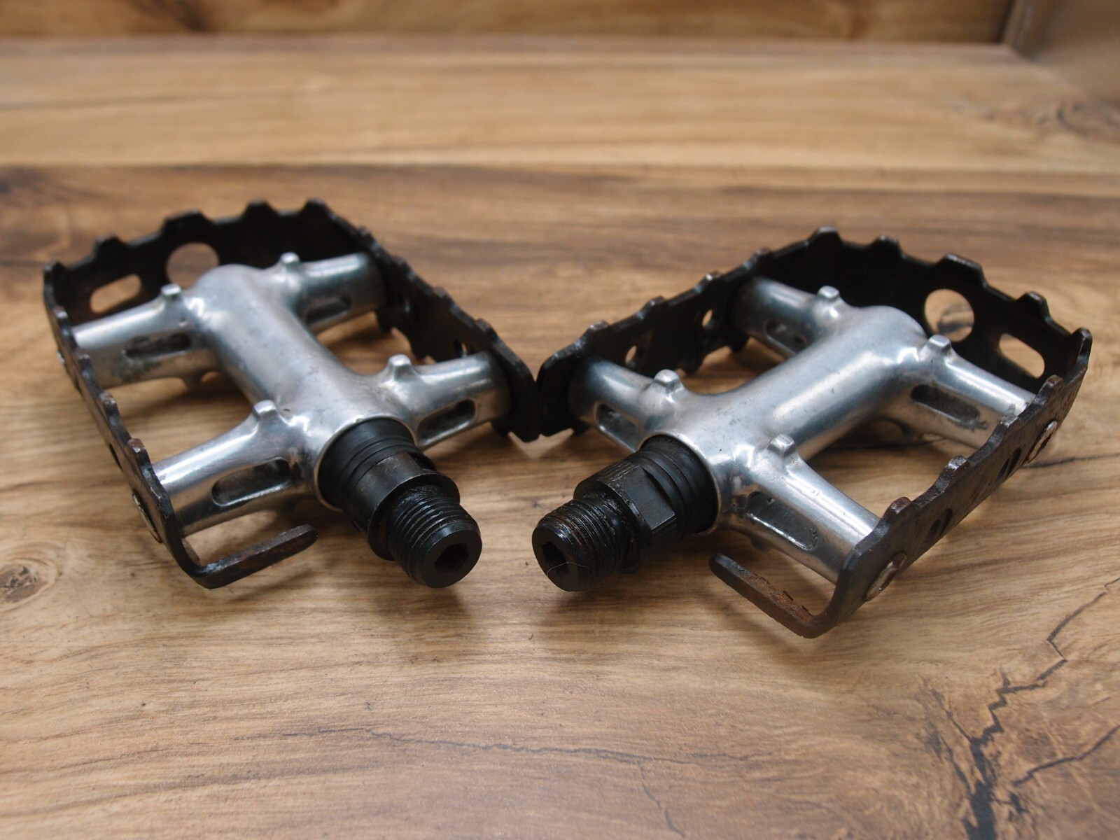 1990’s MTB flat platform pedals Shimano Deore PD-MT60 Bear Trap VIA Japan