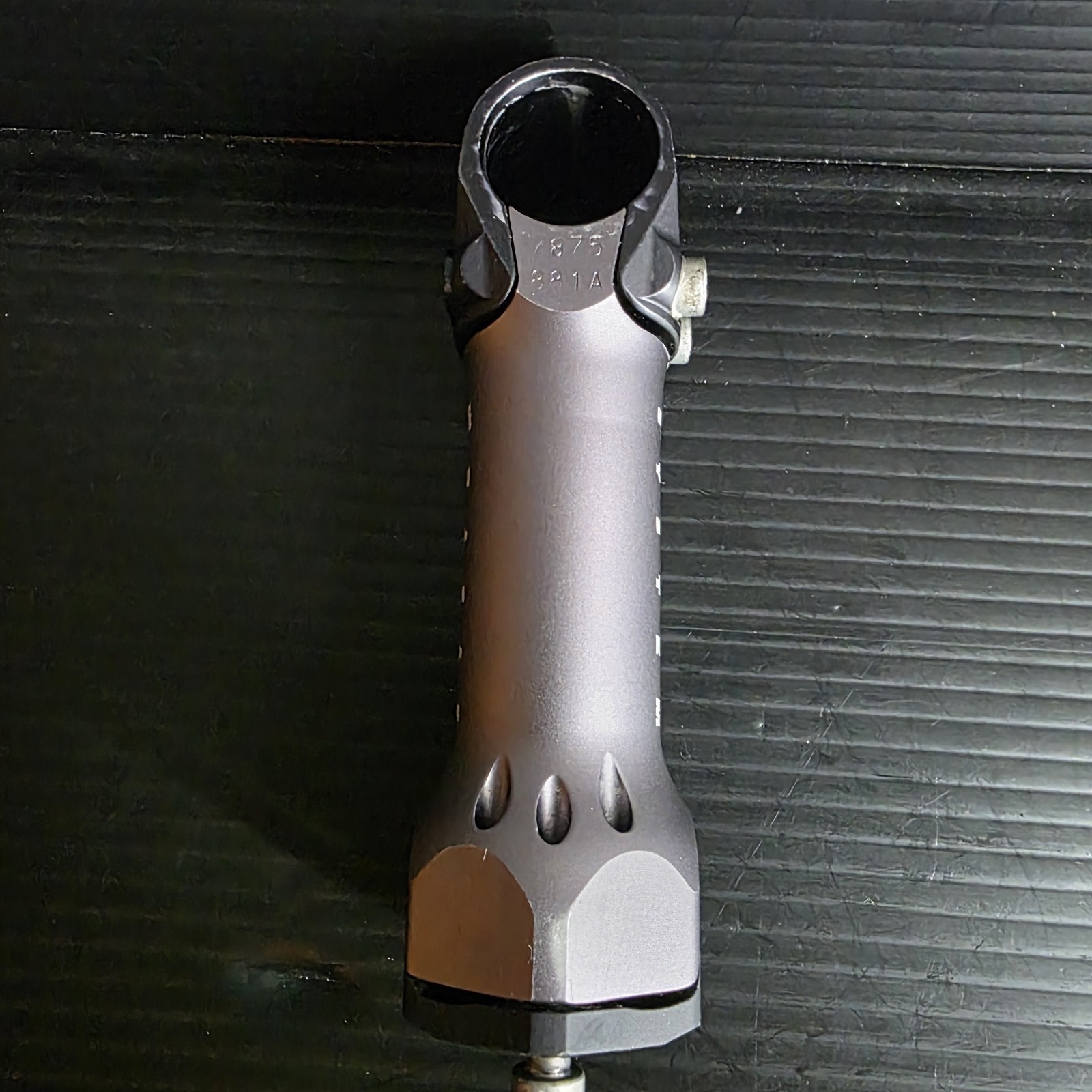 Race Face System CNC 1 1/8″ Threadless Stem, 25.4mm Clamp, 120mm, 5° Gray