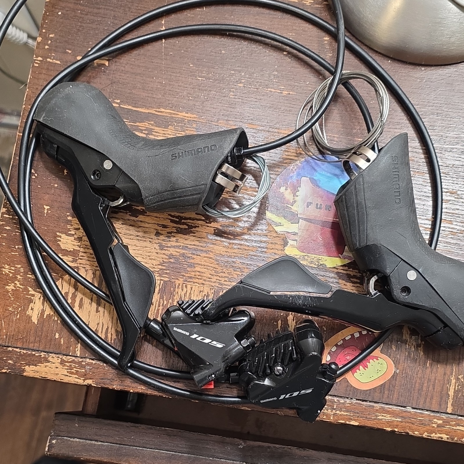 Shimano 105 ST-R7020 11-Speed Hydraulic Road Brake/Shifter Set Black w/Cables