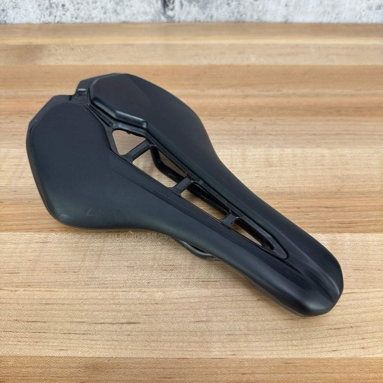 Light Use! Shimano Pro Stealth Team 152mm 7x9mm Carbon Rails Bike Saddle 166g