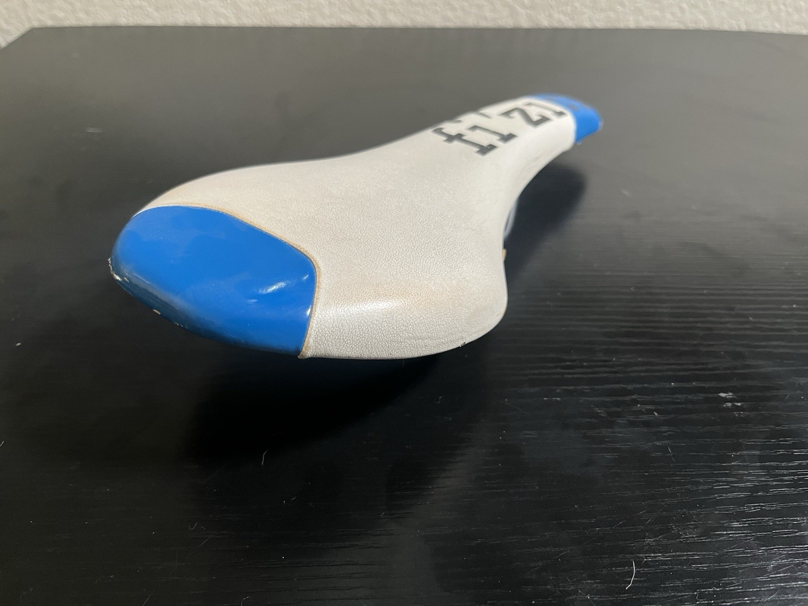 Fizik Bicycle Saddle Seat White/Blue/Black Manganese Rails 220g Universal