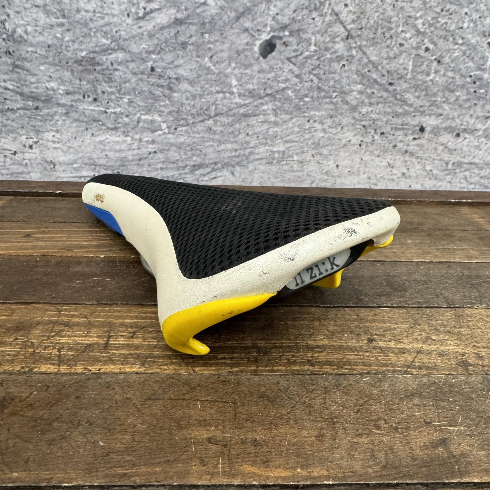 Fi’zi:k Pony Seat Titanium Saddle Blue Yellow White 142mm Italy MTB Freeride