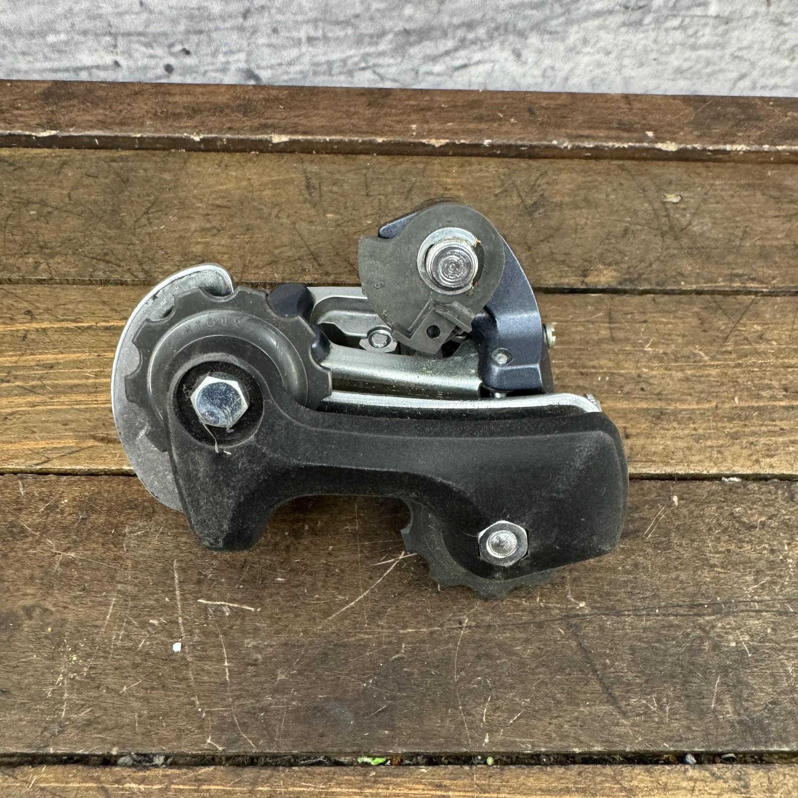 Vintage Suntour Accushift Edge 4050 Rear Derailleur Short Cage Bolt-On Japan