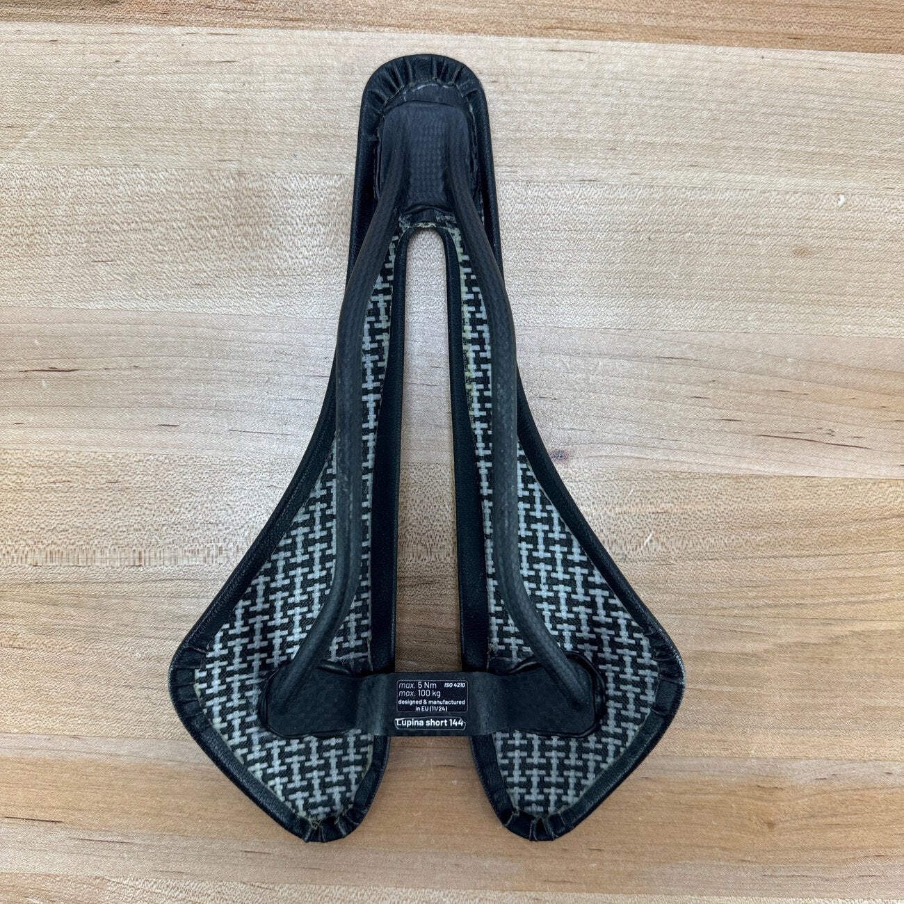Light Use! Berk Lupina Short Padded Black 144mm 7x9mm Carbon Rails Saddle 95g