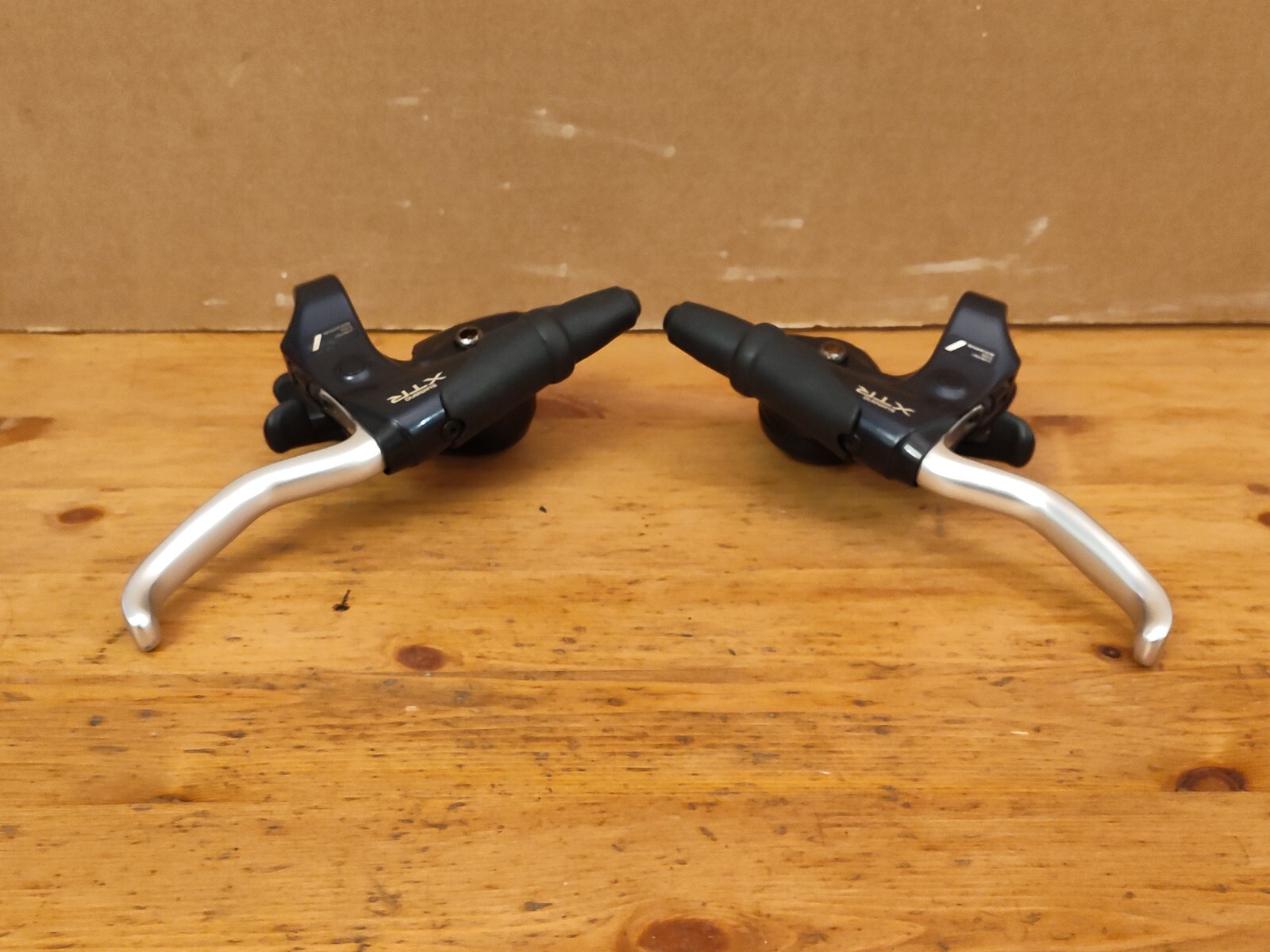 Shimano XTR m900 Shifters 3×8 And Integrated Brake Levers