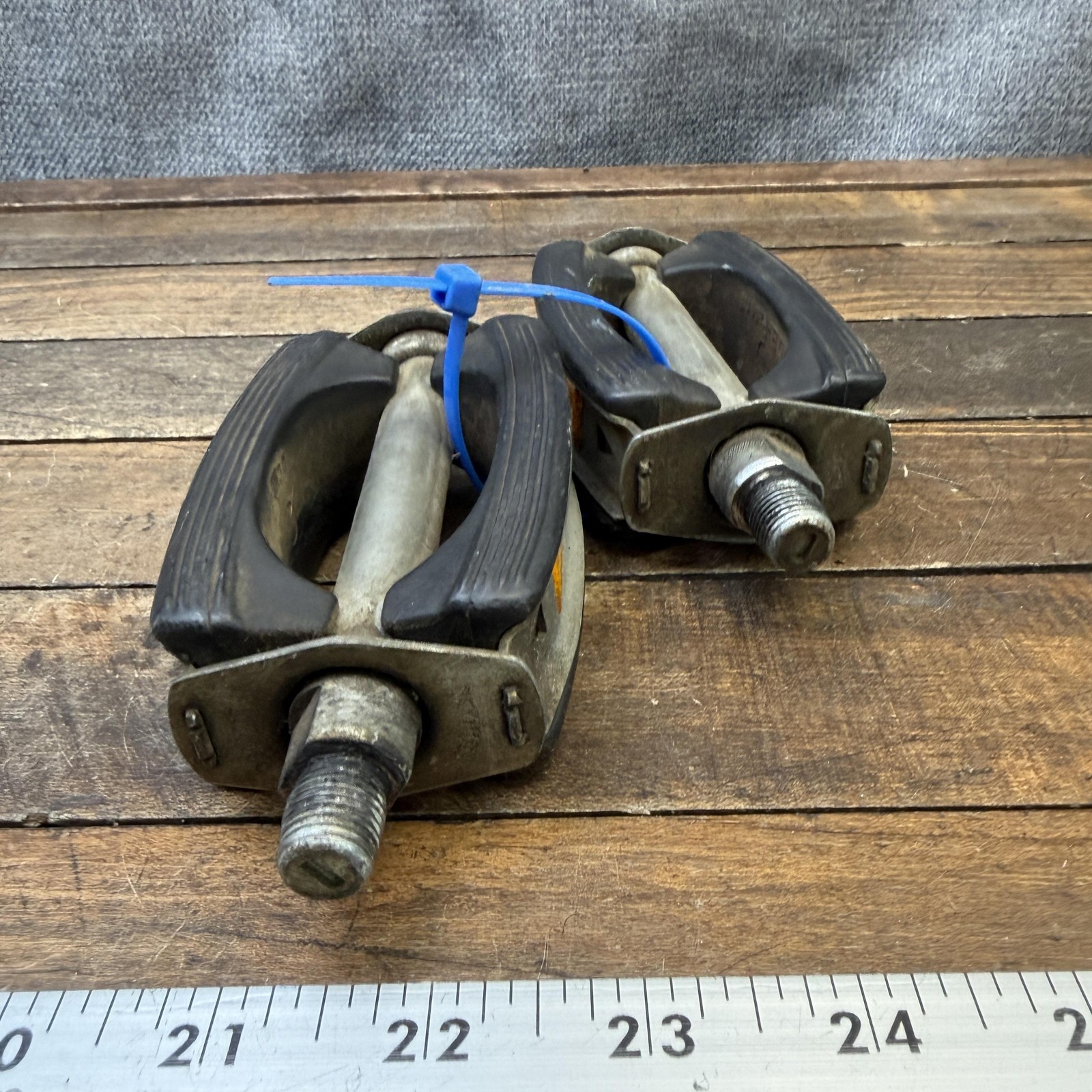 Vintage Schwinn Bike Pedals Bow Cruiser 1/2 Black Pair Reflectors 570g 70s 60s