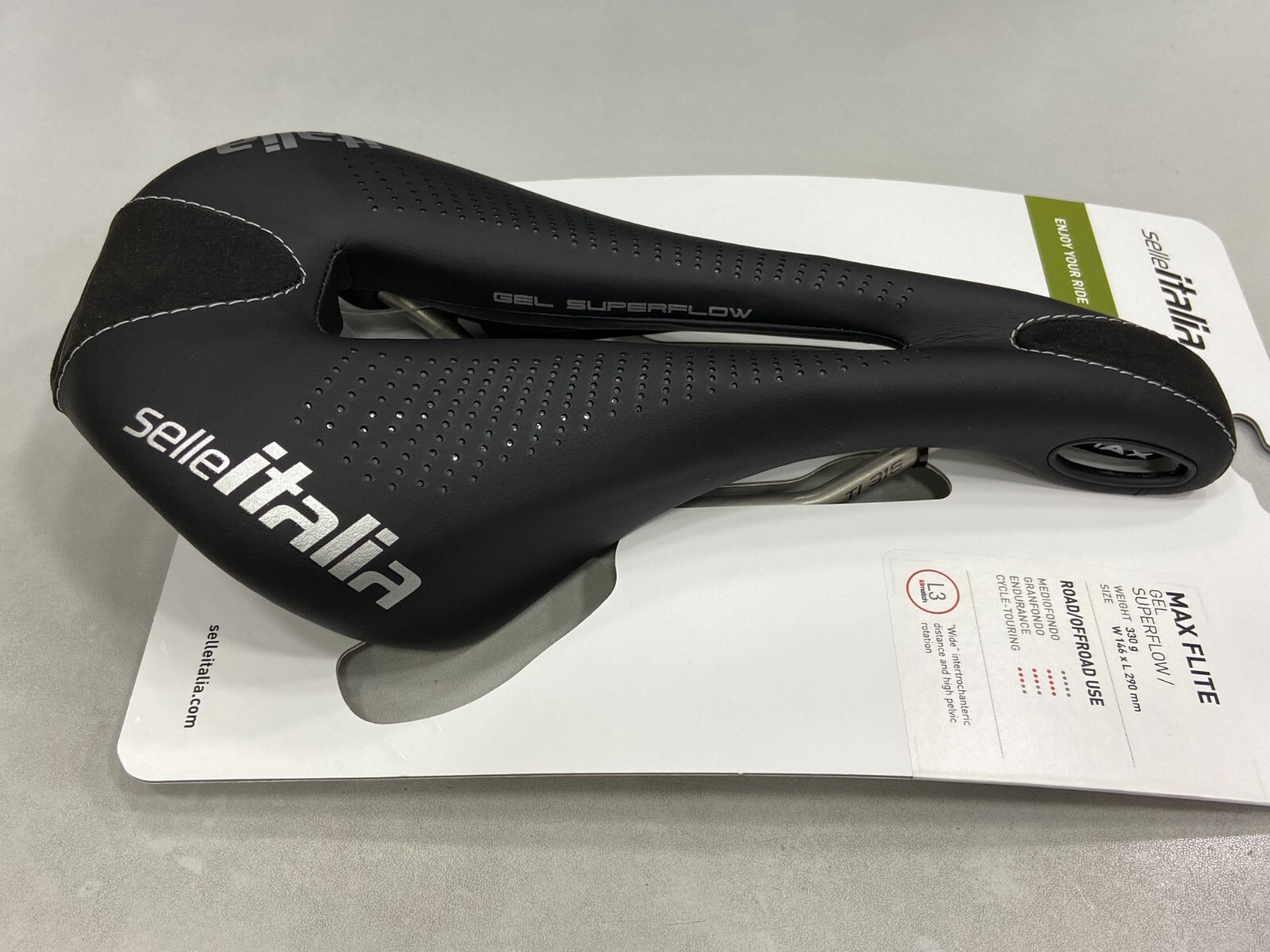 Selle Italia Max Flite Gel Superflow L3 146×290 mm Ti 316 Rail Saddle (Black)