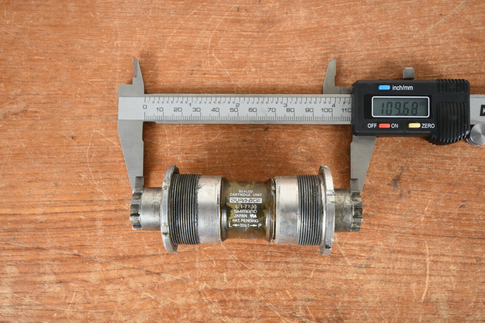 SHIMANO DURA ACE BB-7700 BOTTOM BRACKET 109.5mm English BB