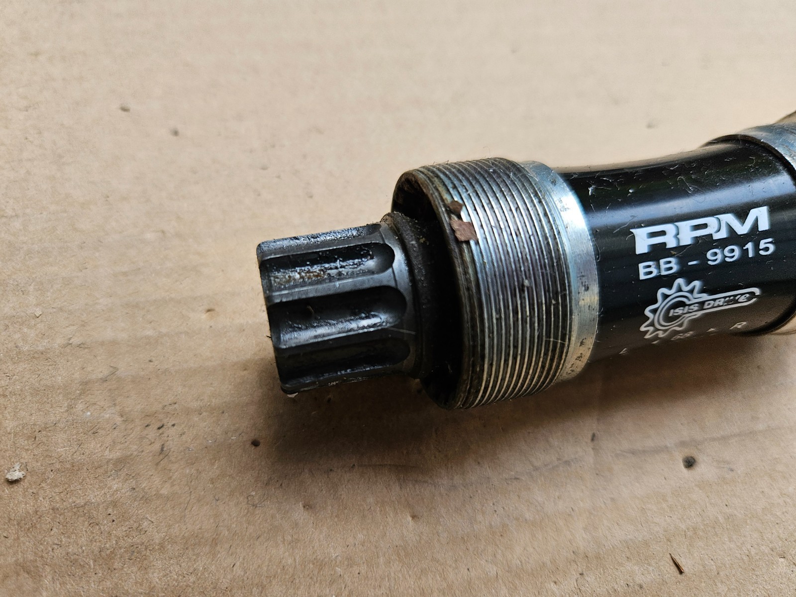 RPM BB-9915 Bottom Bracket ISIS Spline 68mm x 113mm *slight play in bearing*