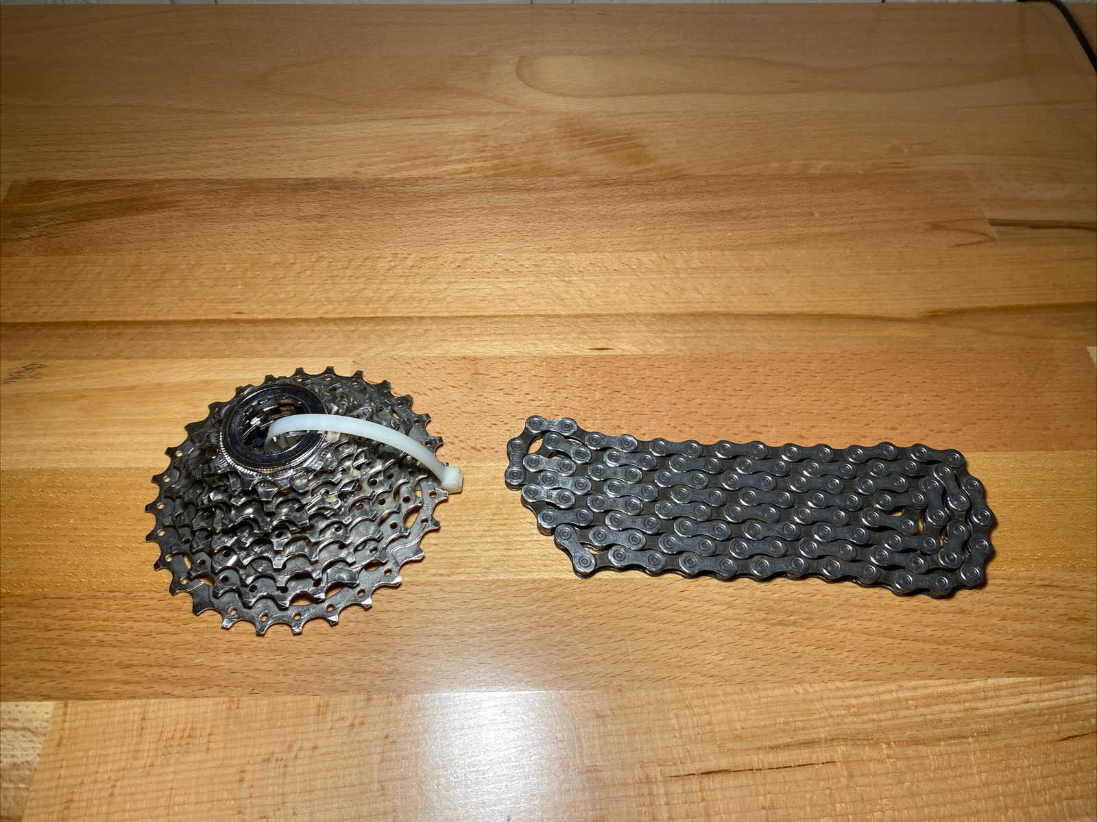 Shimano 105 CS-5700 10 Speed 11-28T Cassette, Ultegra CN-HG54 Chain