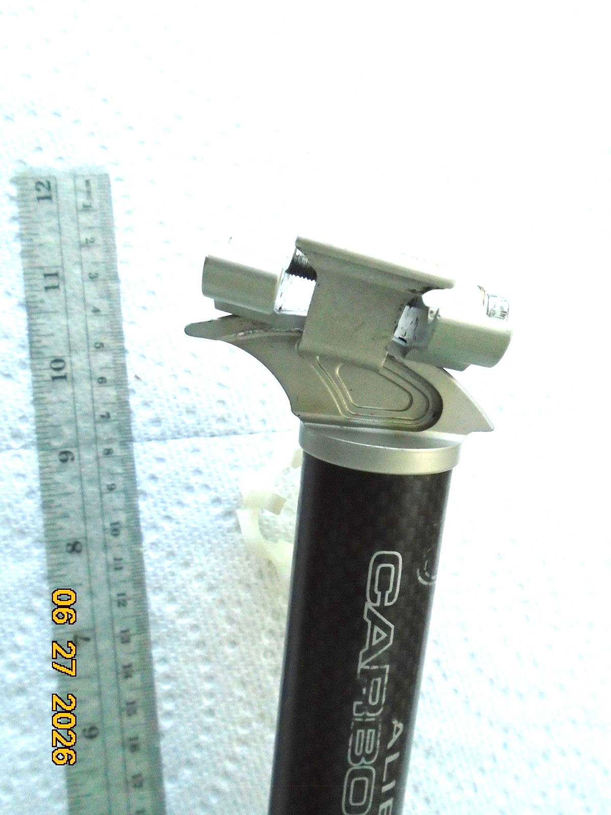 USE Alien Carbon Seatpost, 27.2 mm, 240 mm, Black
