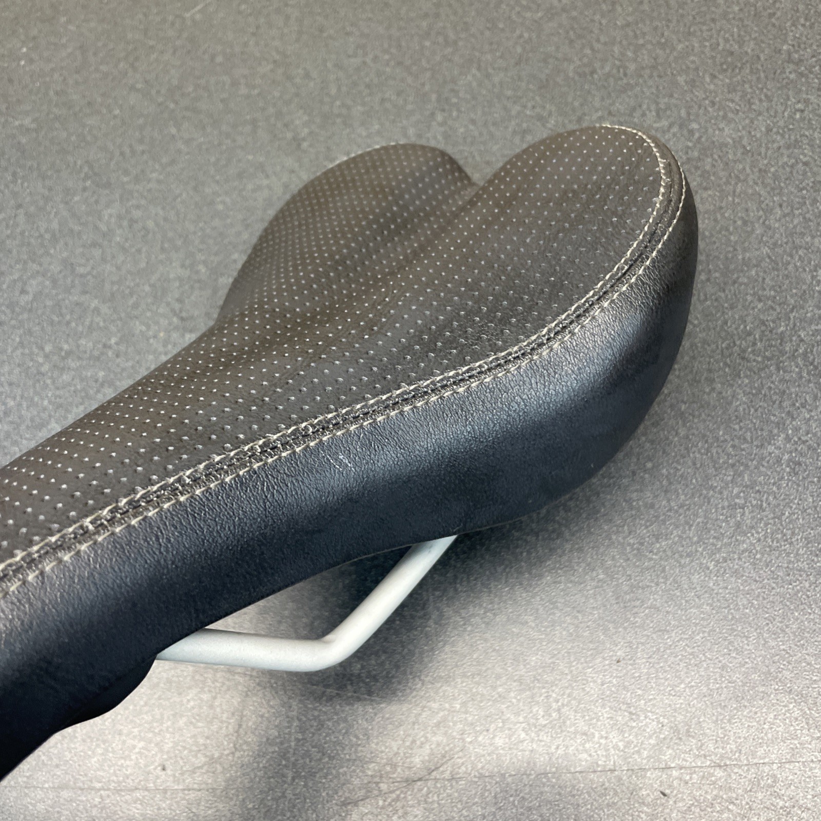 Brompton Original Hollow Cro-Mo Saddle Black Bike Bicycle Seat 11” X 6” Used