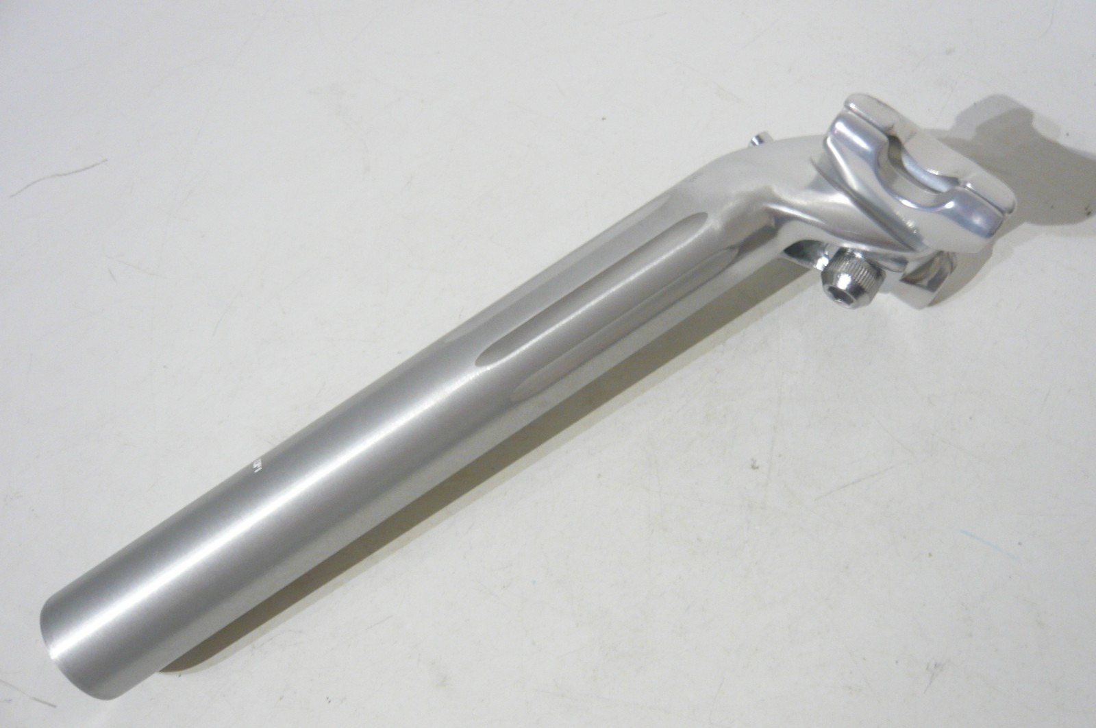 Shimano SP-7200 1981 Dura-Ace EX 26.8mm x 200mm fluted aluminum tubing seat post