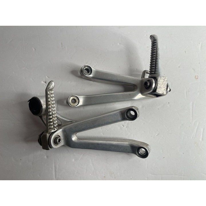 OEM Yamaha BOTH Front Footrest Bracket Peg 1999 4xv-4 & 5JJ-5