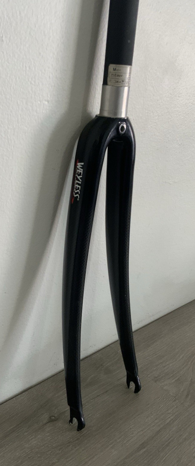 WEYLESS CARBON FORK 700C 1 1/8 INCH THREADLESS 267 MM TUBE 520 GRAMS