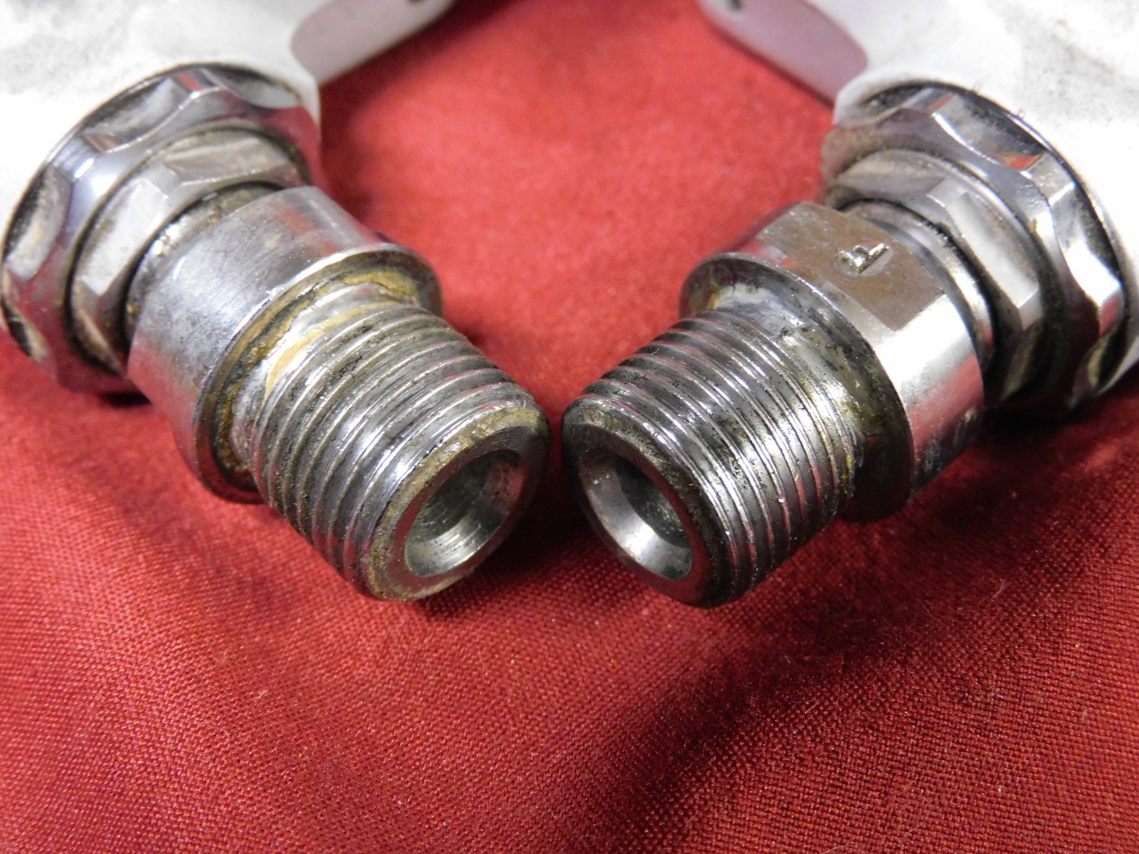 Gray SHIMANO Dura-Ace PD-7401 Clipless Pedals 9/16 x 20 NO Cleats Look Patent