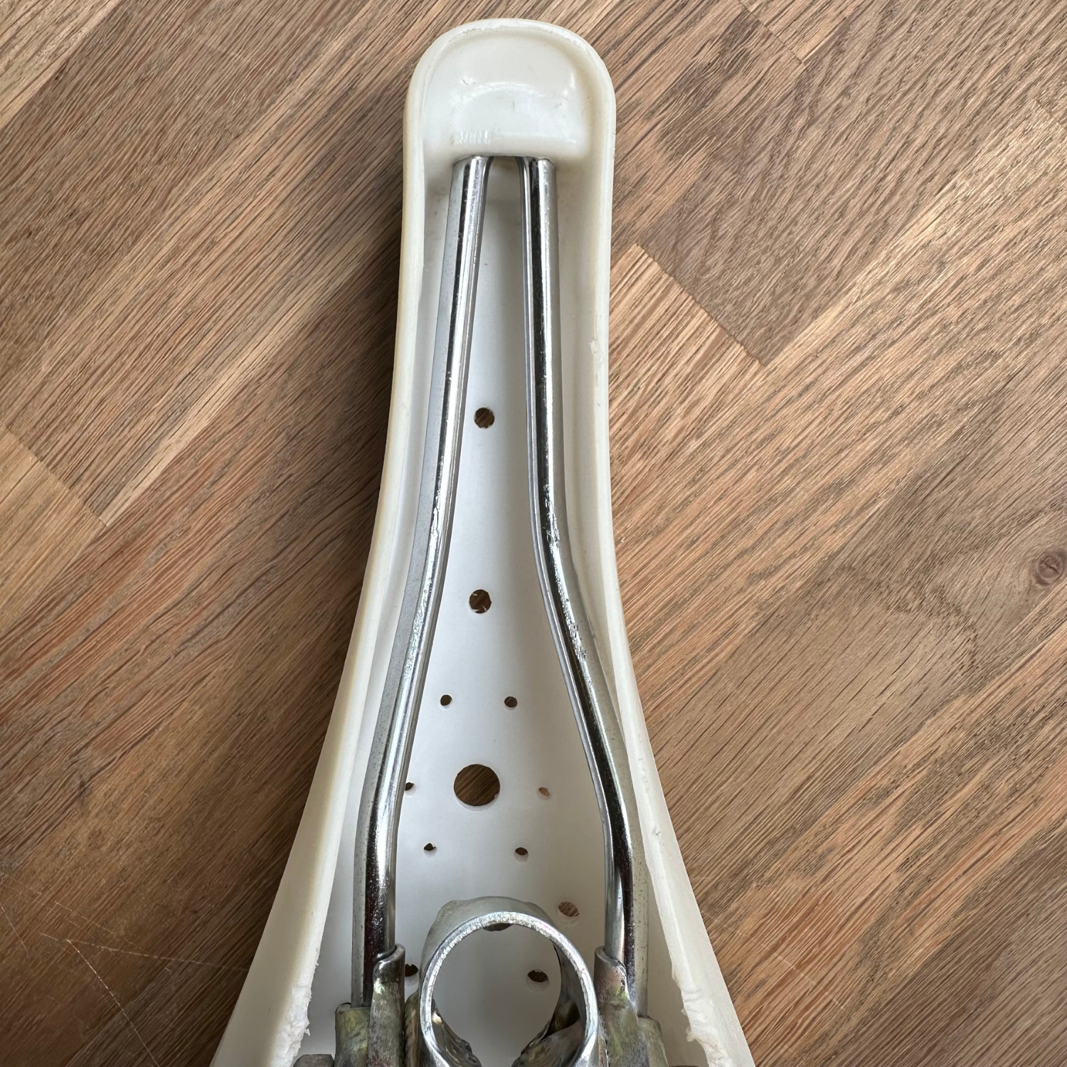 Viscount Dominator Seat 2166 CRACK BMX Old School Freestyle White Taiwan