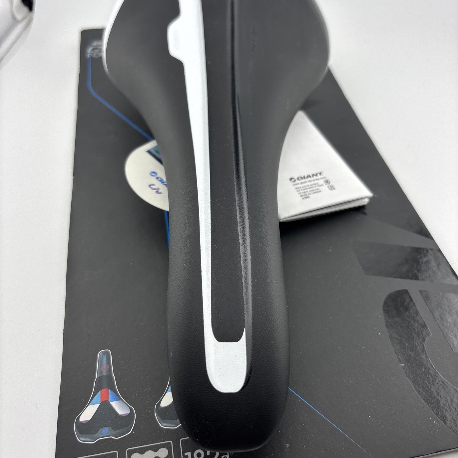 Giant Cobalt Collection Contact SLR Saddle Forward Position Carbon Black