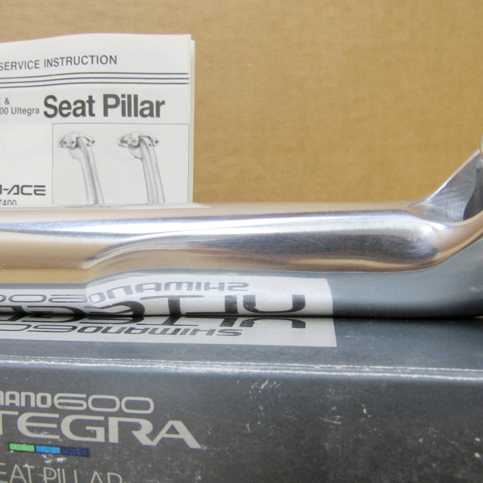 New-Old-Stock Shimano «600 Ultegra» Aero Seatpost (Size 26.0 mm x 200 mm)