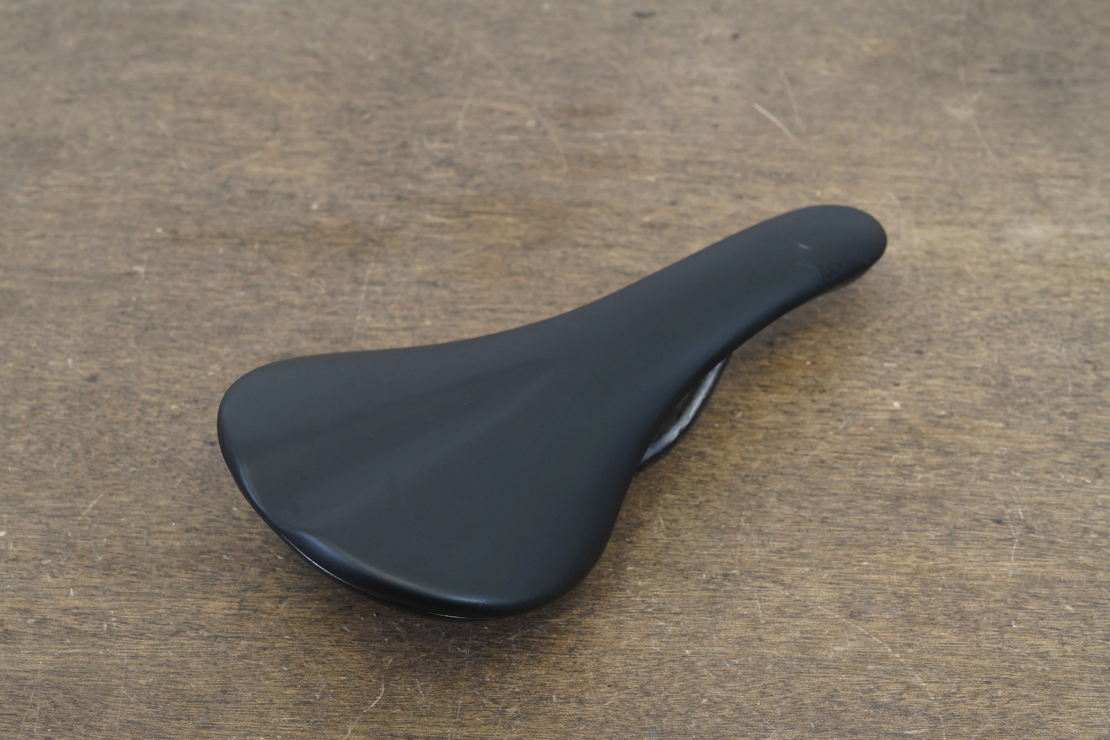 142mm (Shallow) Fabric Scoop Pro Carbon Rail Road Saddle 202g