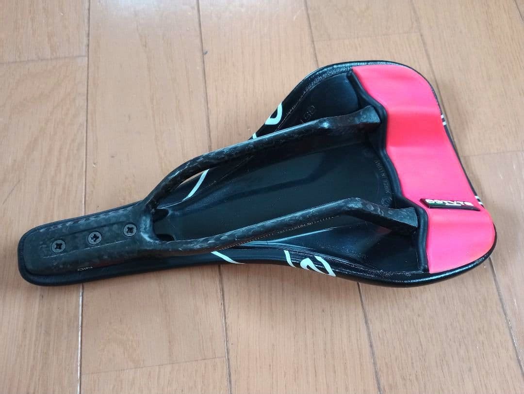Astute ASTVTE RUSH saddle carbon rail