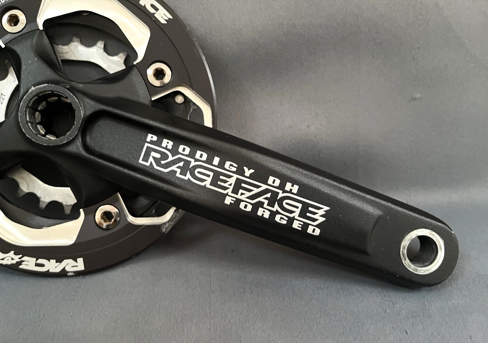Race Face Prodigy DH MTB Crankset ISIS 175mm 32/22T 104/64mm BCD w/ Bashguard
