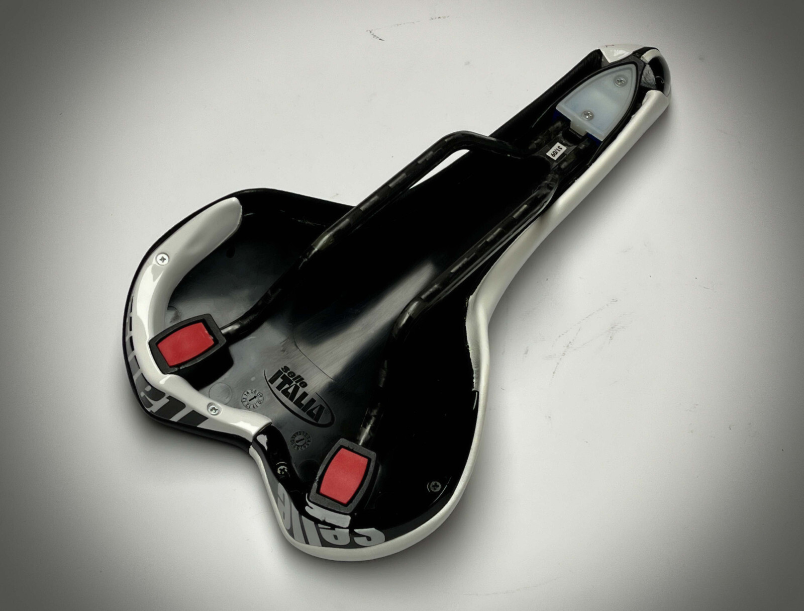 Nos Selle Italia Turbomatic White And Black Leather Saddle Carbon New From 2009