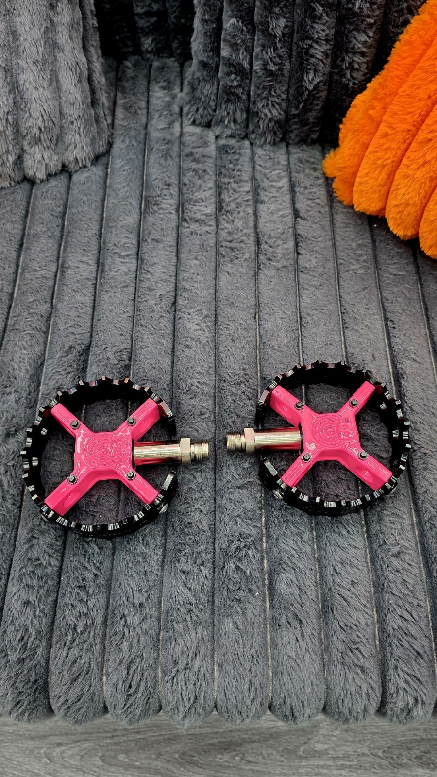BULLSEYE 🎯 X WORLDWIDE NEW Collab Pedals Limited Edition BMX Se Bikes Hutch GT
