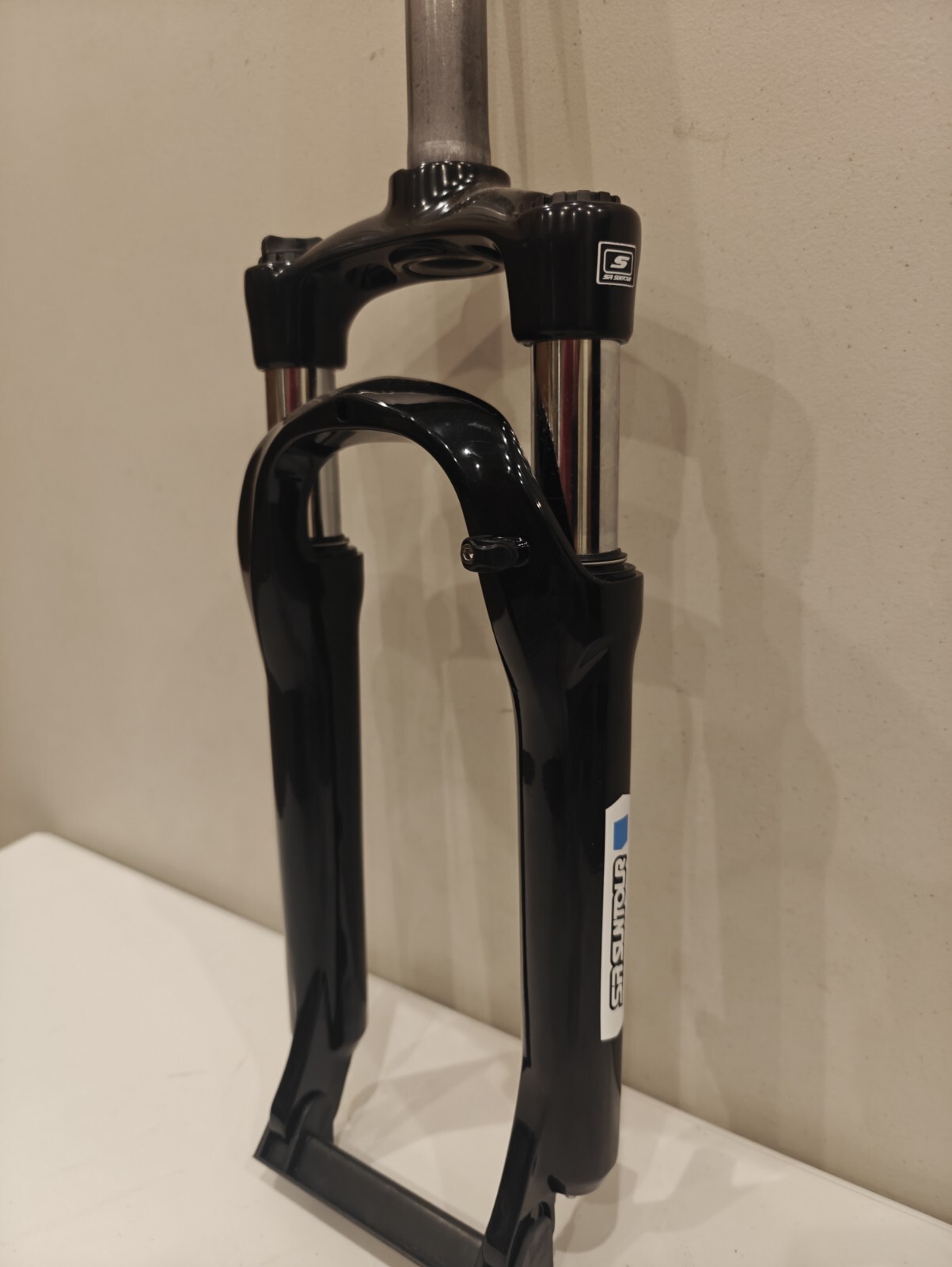 SR Suntour XCT JR-L 20 Suspension Fork: 20″, 1-1/8″ Threadless Steerer, 63mm Tra