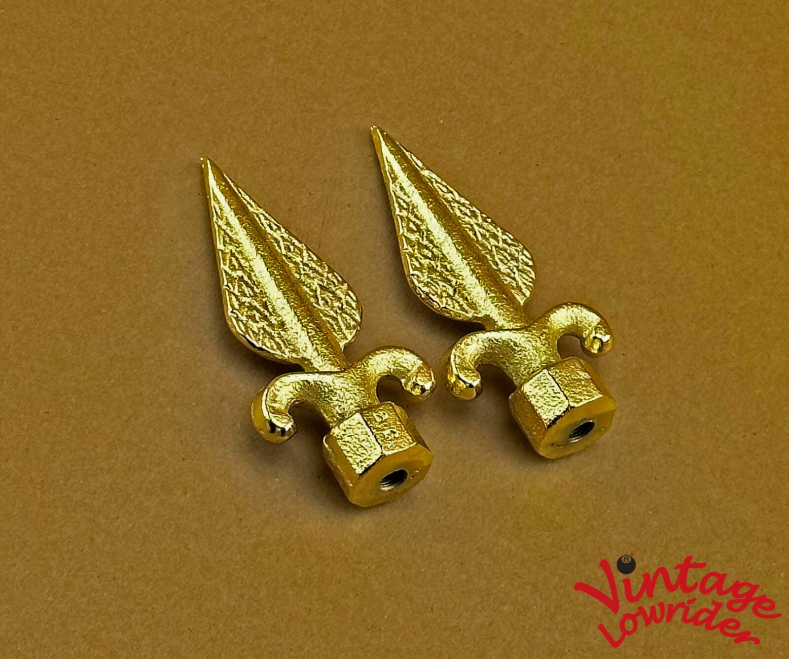 NEW! 26T VINTAGE LOWRIDER STEEL ARROW STYLE BICYCLE PEGS IN GOLD FITS 3/8 AXLE.