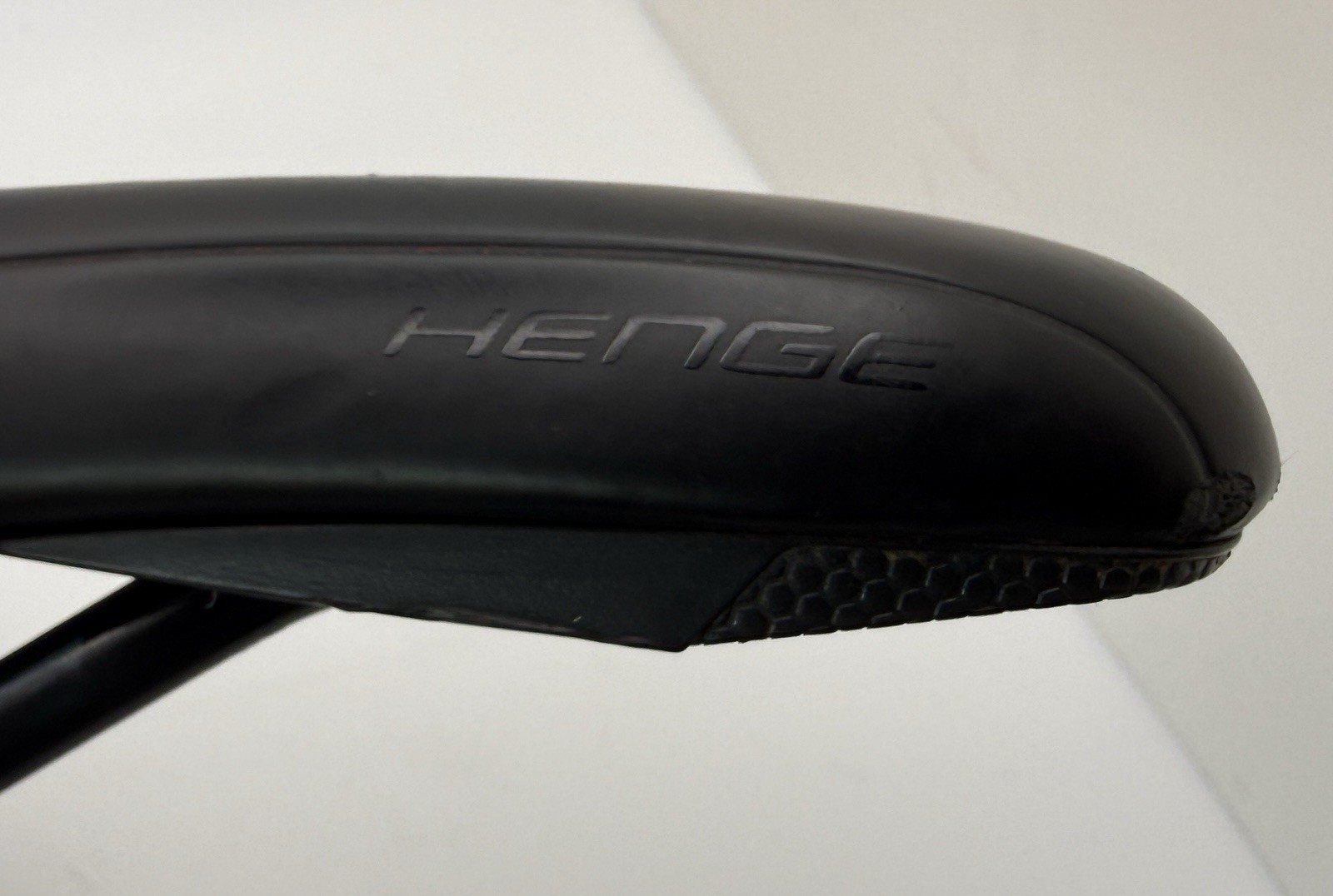 Specialized Henge Black Bike Saddle Seat 143mm Width, 7x7mm Rails