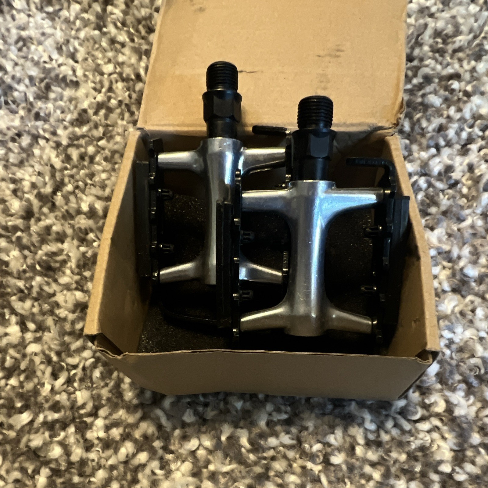 Black/Silver Metal Flat Platform Bicycle Pedals w/ Reflectors, 9/16 in Axle